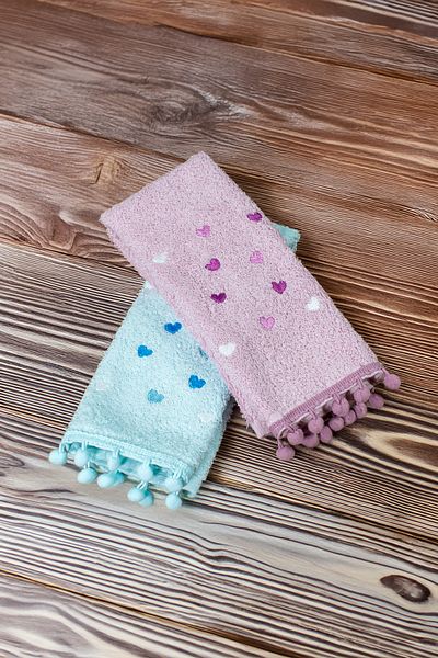 Miabella Home Set de 2 prosoape pentru mâini și față cu pompon, prosop de bucătărie, brodat cu inimă, absorbant mare de apă 30x50