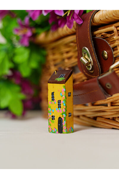 VUUKU Summer Winter Concept Wooden House Keychain