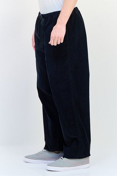 Levi's Men Regular Fit Textured Corduroy Pants, Black