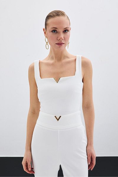Sateen Bluză Ecru cu guler auriu - Detaliu accesoriu