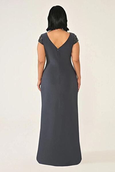 ALFABETA Kadın V Yaka Kısa Kollu Beli Aksesuarlı Yırtmaçlı Uzun Antrasit Abiye & Mezuniyet Elbisesi AB5849-AN