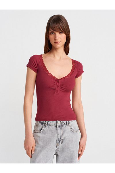 Dilvin 31845 Lace Detailed Buttoned Top-Light Burgundy