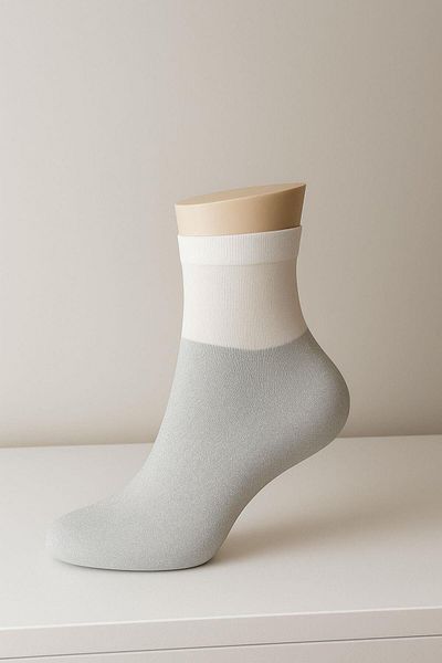 Katia&Bony Woman's gray glitter thin step socks