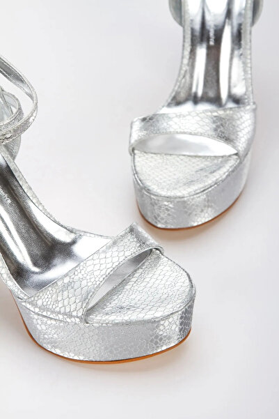 Satenora Noelle Silver Platform Heeled Shoes