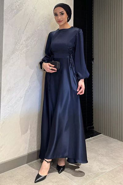 julude Βραδινό φόρεμα με μπλε ναυτικό πλαϊνό δαντέλα με λεπτομέρεια Hijab Satin