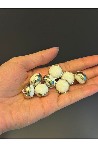 Gönülden Tasarım 8 Pieces White Case Button Set