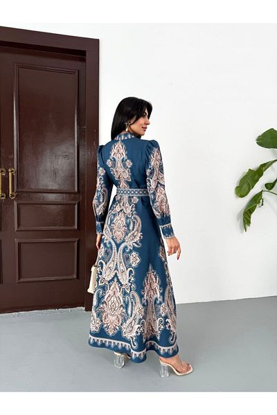 WellWay Rochie albastră cu detaliu cu nasturi, guler de cămașă cu model floral din țesătură Atlas (CUREA INCLUSĂ)-2558