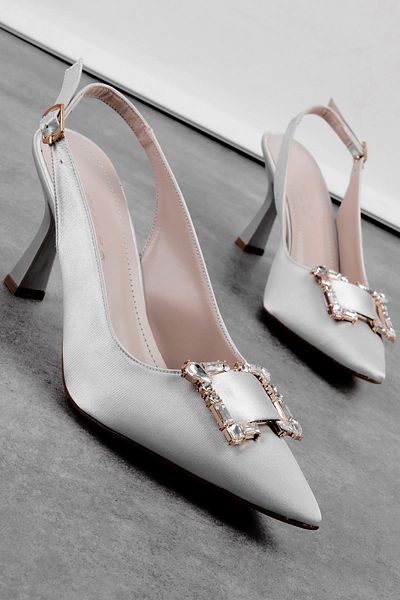 Lal Shoes & Bags حذاء Pera نسائي بكعب مربع وإبزيم حجري مربع - رمادي