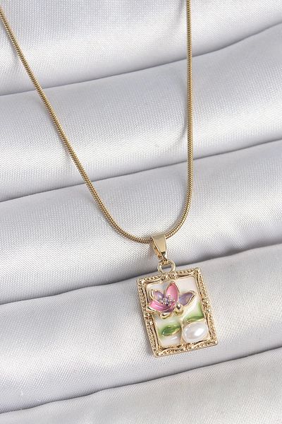 Clariss 316L Steel Gold Color Chain White Enamel Flower Embroidered Pearl Detail Portrait Model Women's Necklace