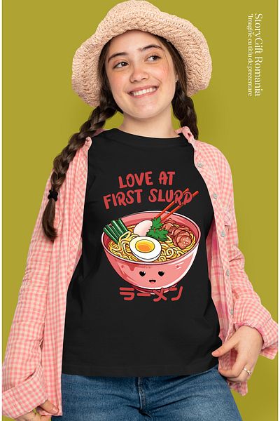 StoryGift Romania Tricou Femei cu mesajul "Love at first slurp", ilustratie, mancare, supa, Japoni BLK_XL