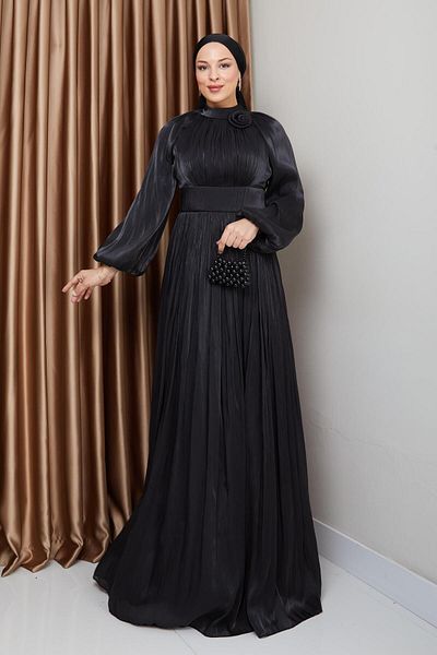 Olcay Blumendetailliertes, plissiertes Hijab-Abendkleid aus Yoryo-Seide SCHWARZ 1240