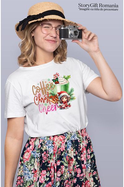 StoryGift Romania Tricou Femei cu o fetita dragalasa cu mesajul "Coffee Christmas Cheer", Craciun WHT_XS
