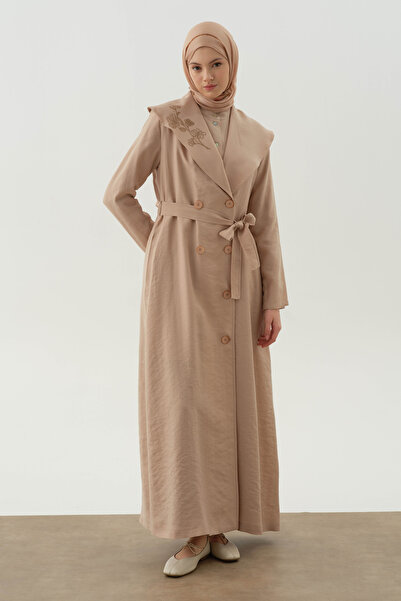 Tuğba Şal Yaka Nakış Detaylı Pardesü - Bej