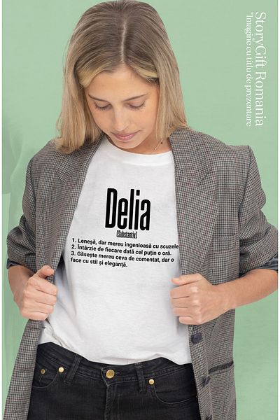 StoryGift Romania Tricou Femei Cu Numele Delia, si Mesaj Amuzant, Lenesa, Mereu are de Comentat, G WHT_XL
