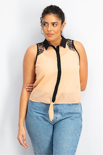 Sinsay بلوزة نسائية بدون أكمام من الدانتيل برقبة مدببة، لون خوخي