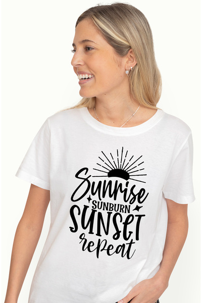 StoryGift Romania Tricou Femei cu textul in engleza "Sunrise, sunburn, sunset, repeat" - rasarit a WHT_L