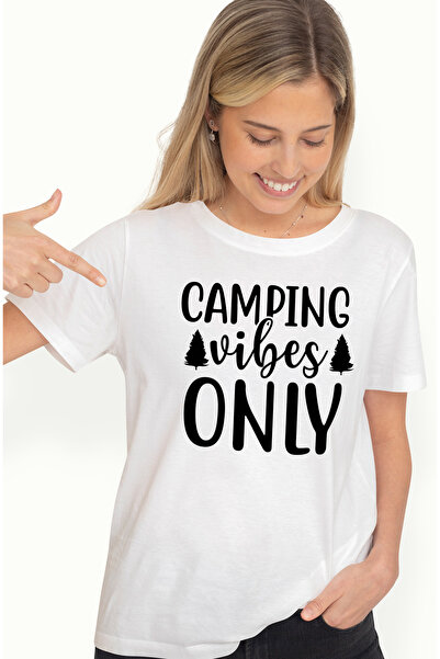 StoryGift Romania Tricou Femei cu niste copacei si textul in engleza "Camping...