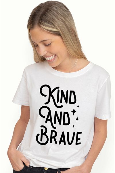StoryGift Romania Tricou Femei cu stelute si 2 calitati scrise in limba engleza "Kind and brave" - WHT_L