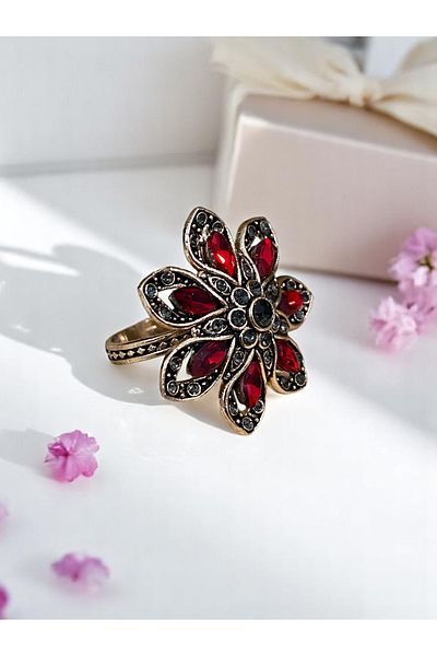 FAYRA ACCESSORIES Diamond Mounted Flower Pattern Ring