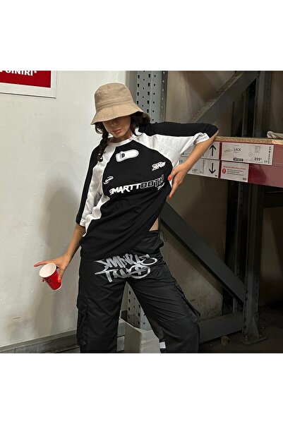 BALİNA تي شيرت Smarttooth للجنسين بتفاصيل شريطية سوداء THE SOLO