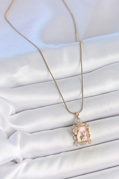 Clariss 316L Steel Gold Color Chain Pink Enamel Flower Embroidered Zircon Stone Butterfly Detail Portrait Model Kadı