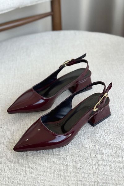 GOFFSHOES Women's Mely Buckle Low Heeled Shoes - Burgundy-Patent Patent