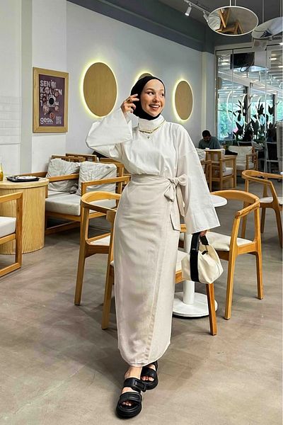 MÇmoda تنورة كريمية من مزيج الكتان مع ربطة جانبية