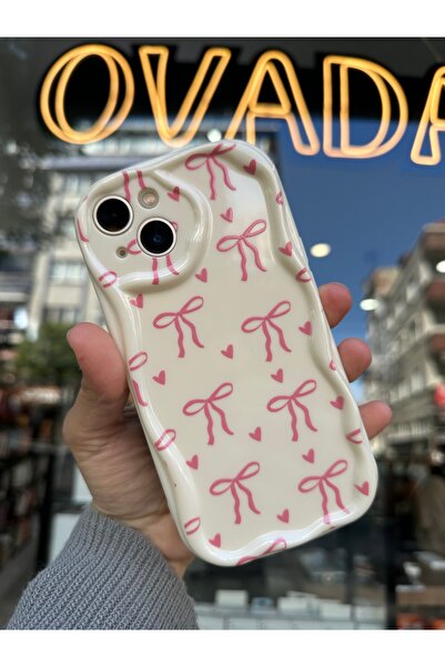 OVADA iPhone 15 Uyumlu Kamera Korumalı Dalgalı Kenarlı Kalp ve Kurdele Baskılı Silikon Kılıf