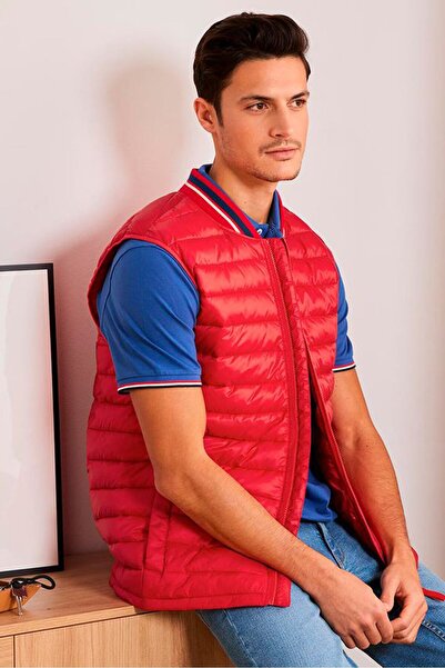 Tchibo سترة رجالية مبطنة منفوخة، لون أحمر