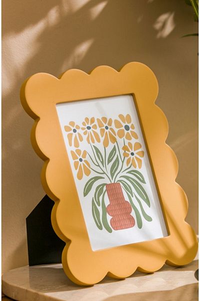 LC Waikiki إطار صورة مزخرف بأرجل صفراء من LCW HOME مقاس 20 سم