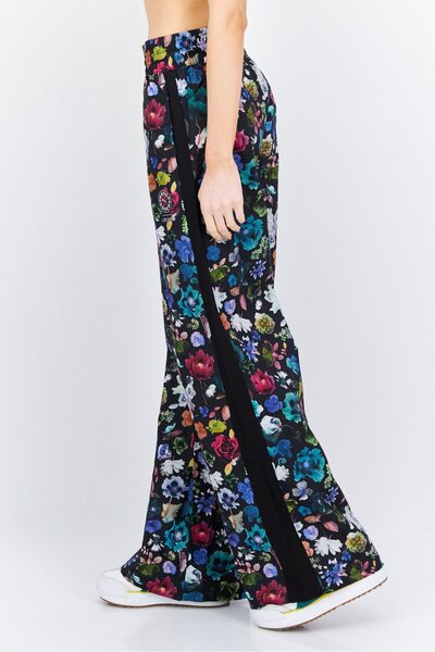 Puma Women Sportswear Fit Floral Print Outdoor Track Pant, Black Combo