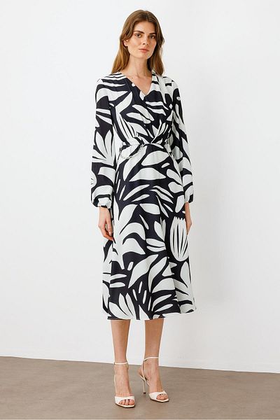 Moda İlgi Modailgi V-Neck Long Sleeve Midi Dress with Front Pleat and Chain Belt Detail Black