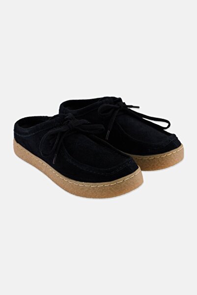 CLARKS حذاء نسائي مسطح سهل الارتداء من بارلي، لون أسود