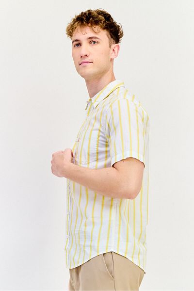 Levi's Men Standard Fit Stripe Short Sleeves Casual Shirt, Yellow