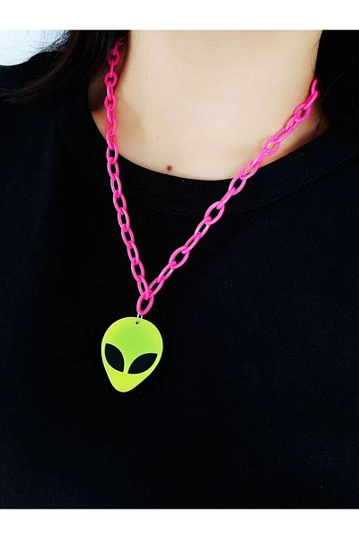 Choice قلادة طويلة من الفولاذ المقاوم للصدأ Y2K هيب هوب روك متباينة الألوان من Alien قلادة طويلة من الصوف للنساء بطول 60 سم