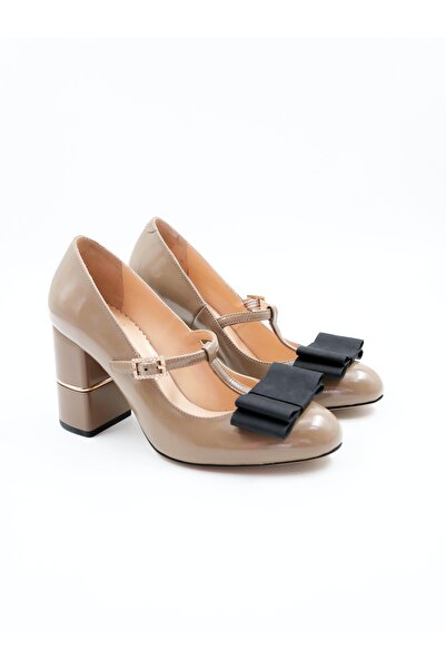 Tenau Pantofi cu toc de damă din piele naturală