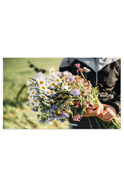StoryGift Romania Tablou Canvas Buchet De Flori Salbatice In Mainile Unei Fet...