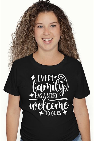 StoryGift Romania Tricou Femei Cu Mesajul "orice Familie Are O Poveste, Bun-venit In Povestea Noas Blk_l