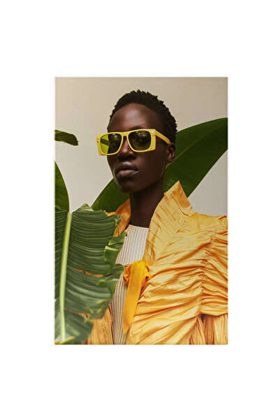 StoryGift Romania Tablou Canvas Negresa Cu Ochelarii Galbeni Si Parul Scurt Imbracata In Portocaliu Deschis Care