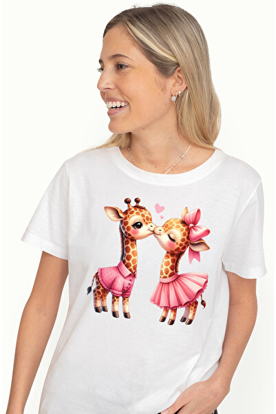 StoryGift Romania Tricou Femei Cu 2 Girafe Care Se Saruta, Ilustratie, Inimioare, Iubire, Dragoste Wht_m