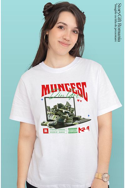 StoryGift Romania Tricou Femei Muncesc din Greu pe Laptop - Teanc de Bani Romanesti de 500 Lei, c WHT_L