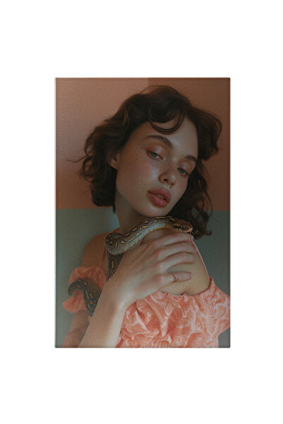 StoryGift Romania Tablou Canvas: Fotografie Artistică Cu Șarpe Pe Umeri De Fe...