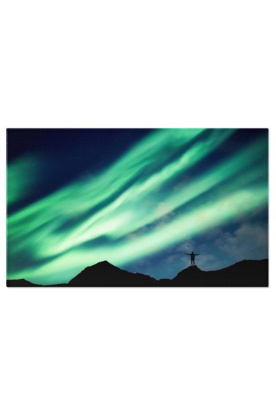 StoryGift Romania Tablou Canvas Alpinist Pe Varful Unui Munte Cu Aurora Boreala O Aventura Captivanta In Cercul