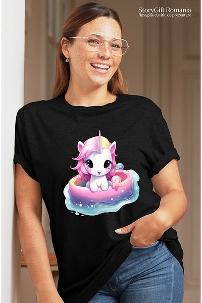 StoryGift Romania Tricou Femei cu un unicorn care sta intr-o barcuta, ilustratie, pe mare, apa, ev BLK_S