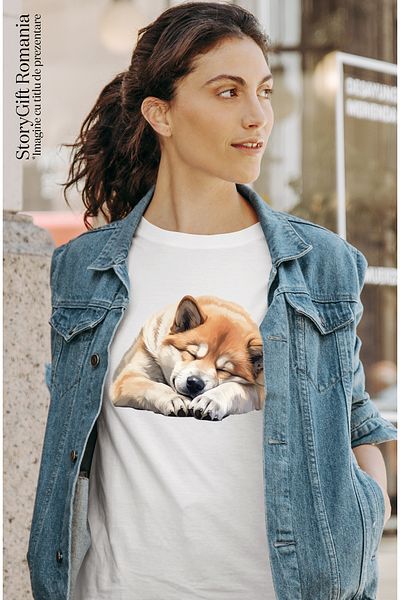 StoryGift Romania Tricou Femei cu un caine Chow Chow care doarme, ilustratie, somn, ora de culcare WHT_L