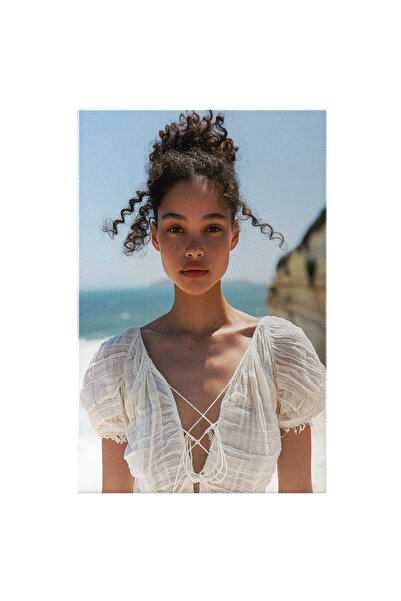 StoryGift Romania Tablou Canvas Poză Fată Cu Păr Creț Prins În Coc, Îmbrăcată...