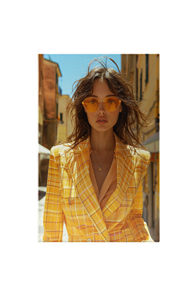 StoryGift Romania Tablou Canvas Lady Imbracata In Sacou Galben Cu Ochelari Si Lant Cu Buze Frumoase Si Parul Lun