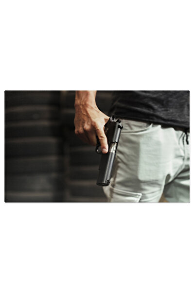 StoryGift Romania Tablou Canvas - In Poligon: Barbat Cu Arma Si Atmosfera Incordata