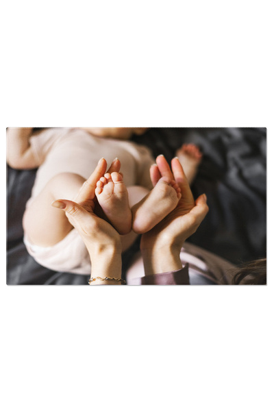 StoryGift Romania Tablou Canvas - Intimitatea Maternitatii: Piciorus De Bebel...