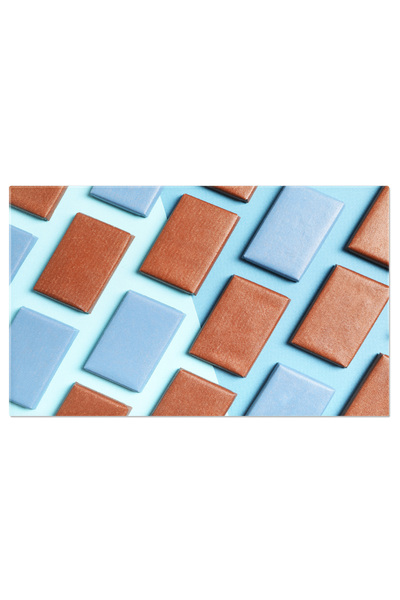 StoryGift Romania Tablou Canvas Batoane De Ciocolata Albastra Si Maro Pe Fundal Albastru O Delicatesa Naturala S